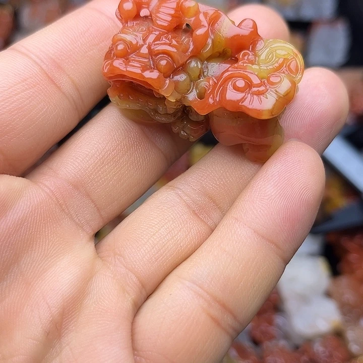 石英质玉（黄龙玉）颈饰未镶嵌