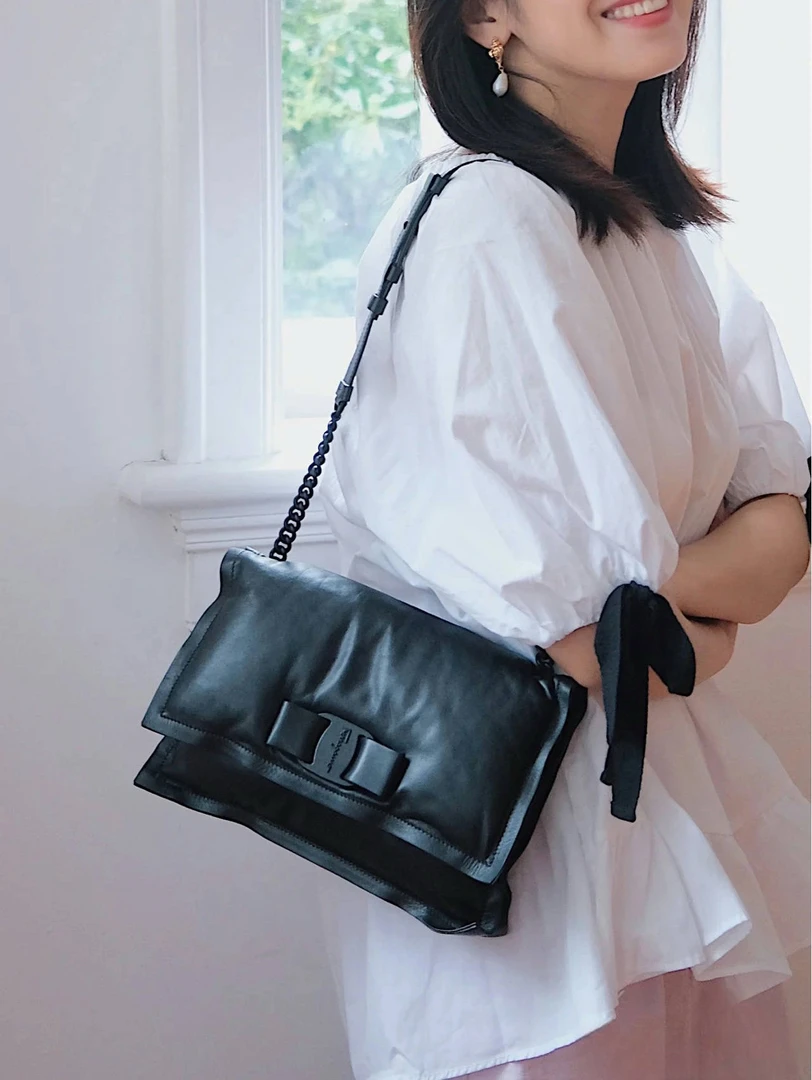 99新 FERRAGAMO/菲拉格慕 （在售款）黑色全皮Viva Bow泡芙单肩包