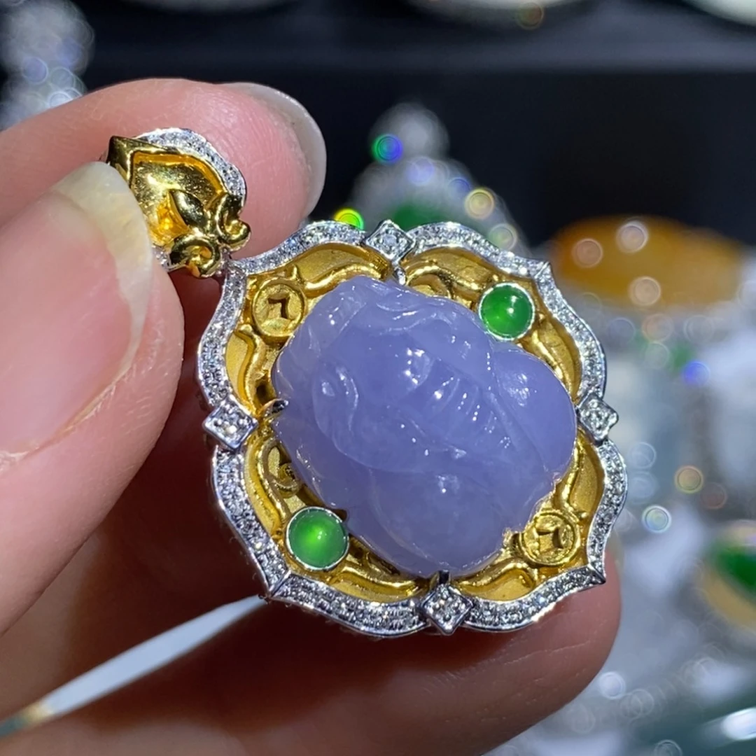 翡翠18K金镶嵌颈饰貔貅