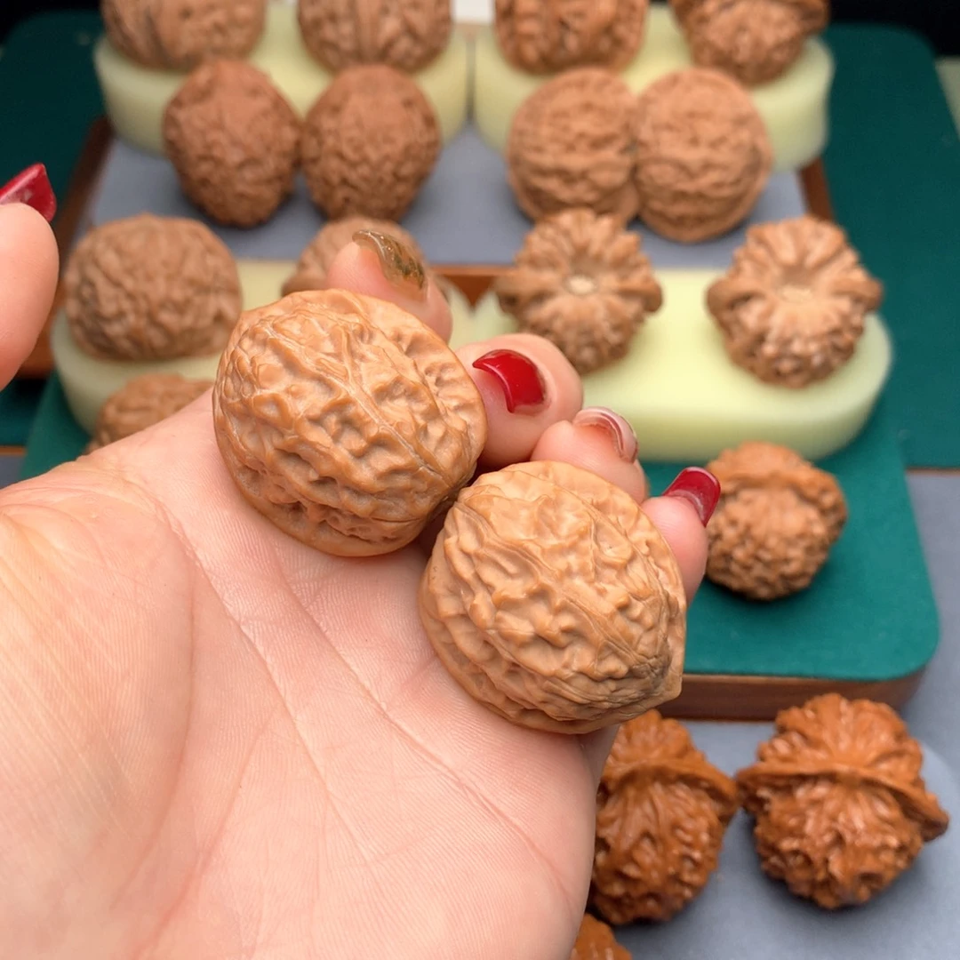 文玩核桃吊坠-****e文玩核桃黄松峪元宝37