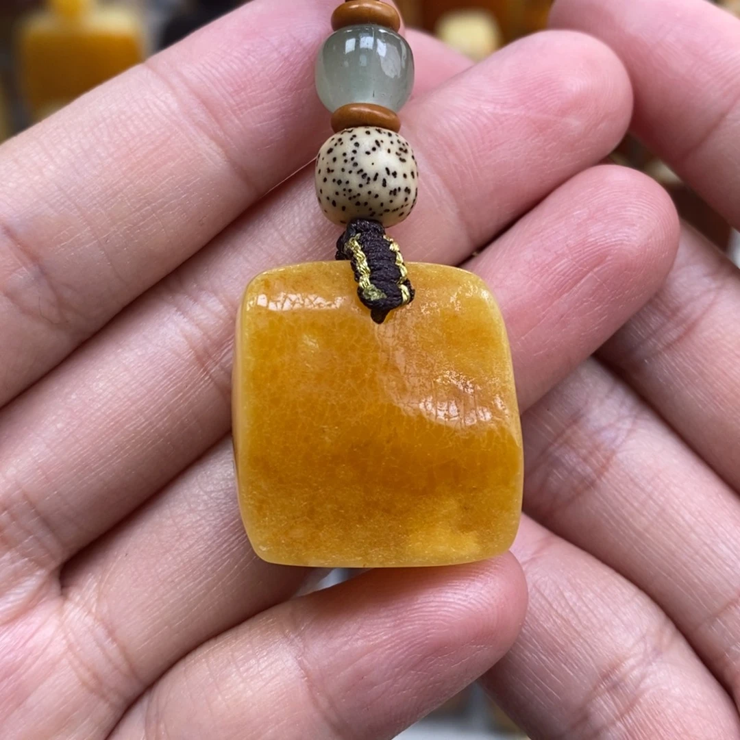 蜜蜡未镶嵌珠宝奇石