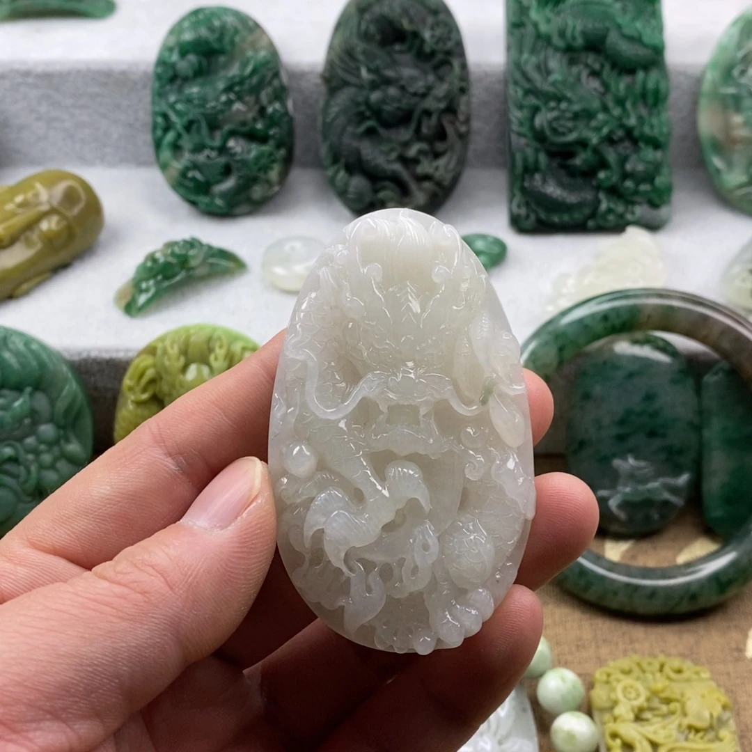 独山玉未镶嵌颈饰