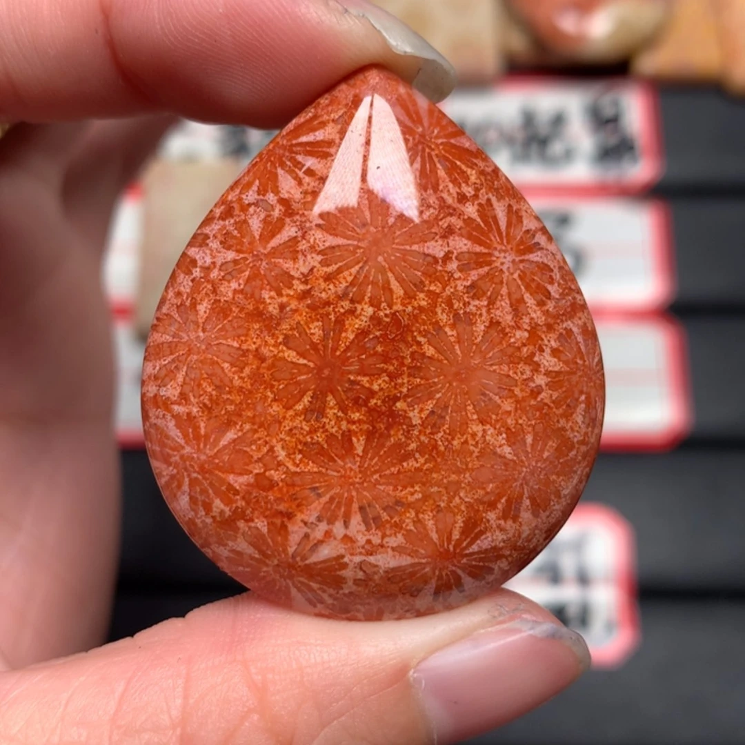 【闪购商品】硅化玉颈饰未镶嵌丰**粒