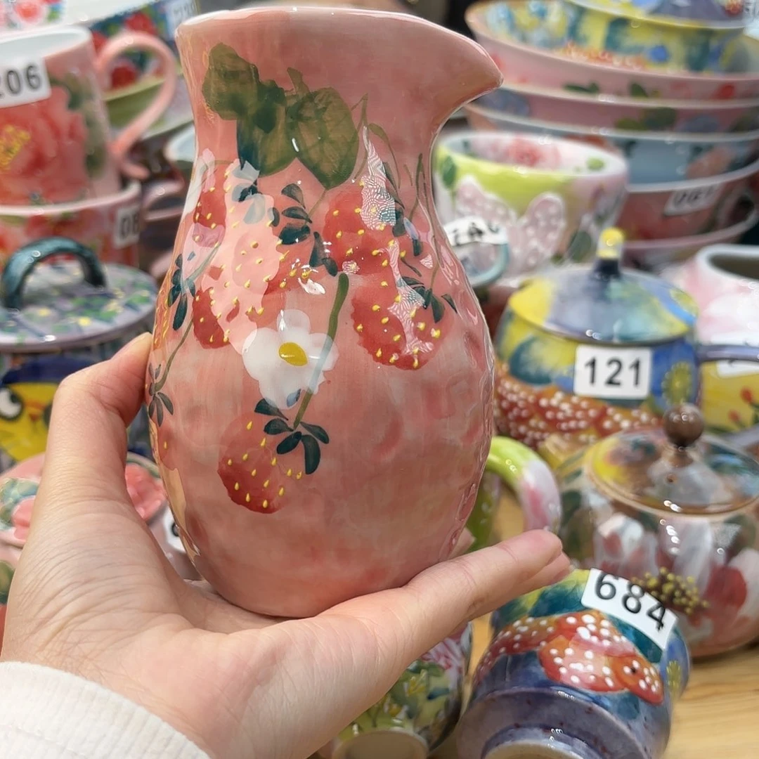 瓷片兔兔哈哈笑的