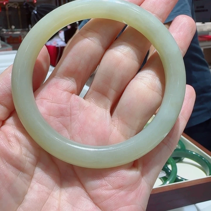 未镶嵌手镯和田玉708