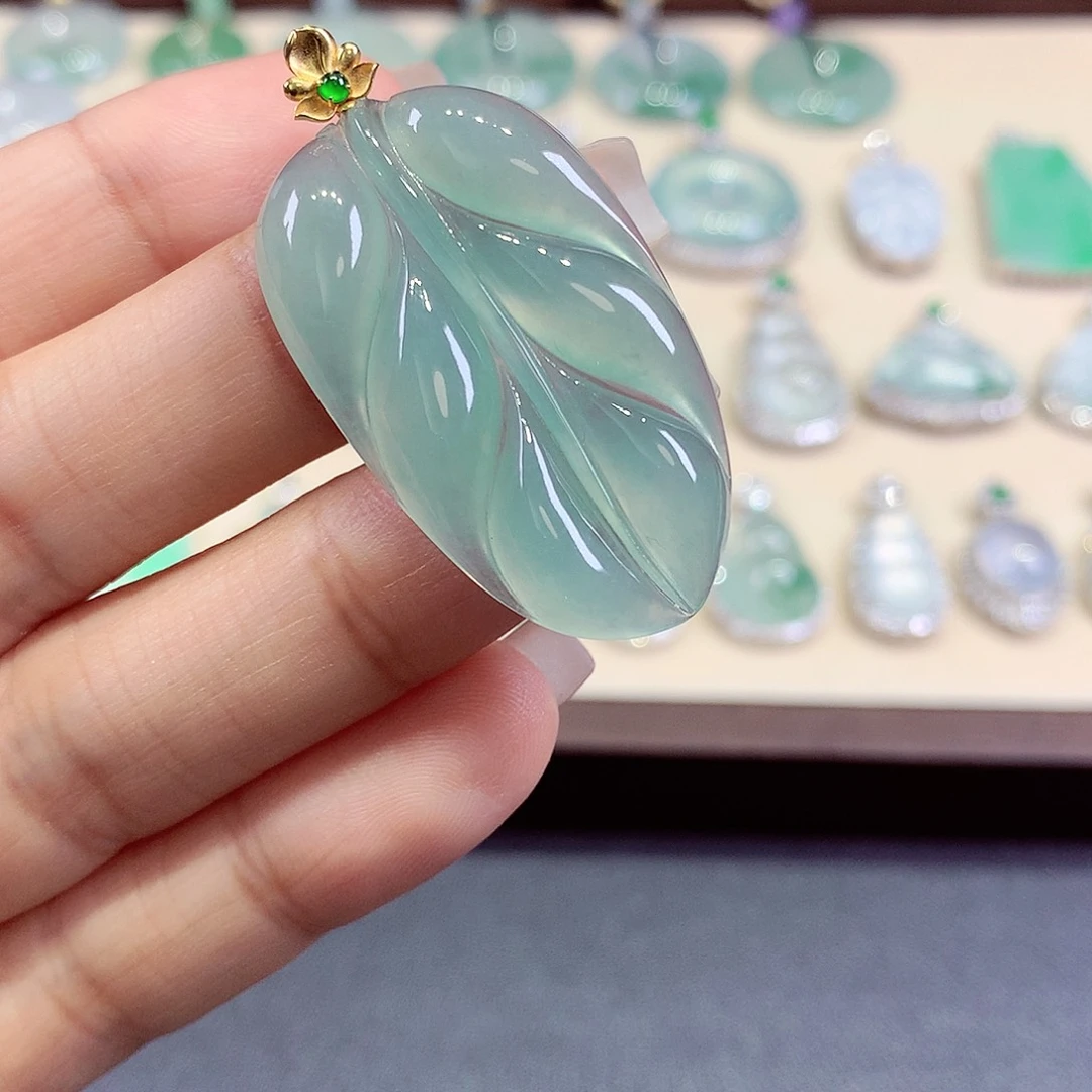 翡翠18K金镶嵌颈饰翡翠