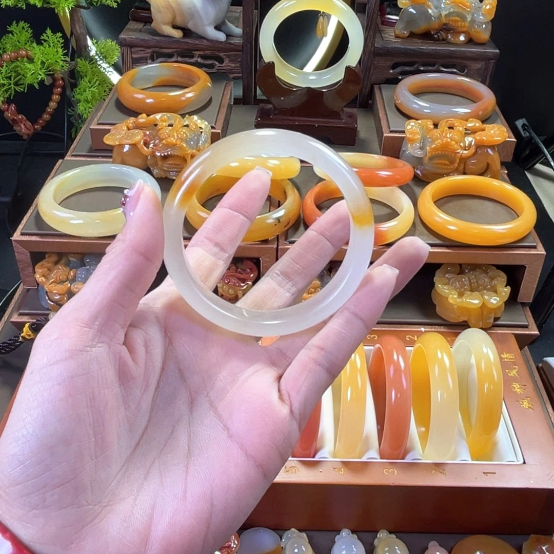 未镶嵌手镯石英质玉