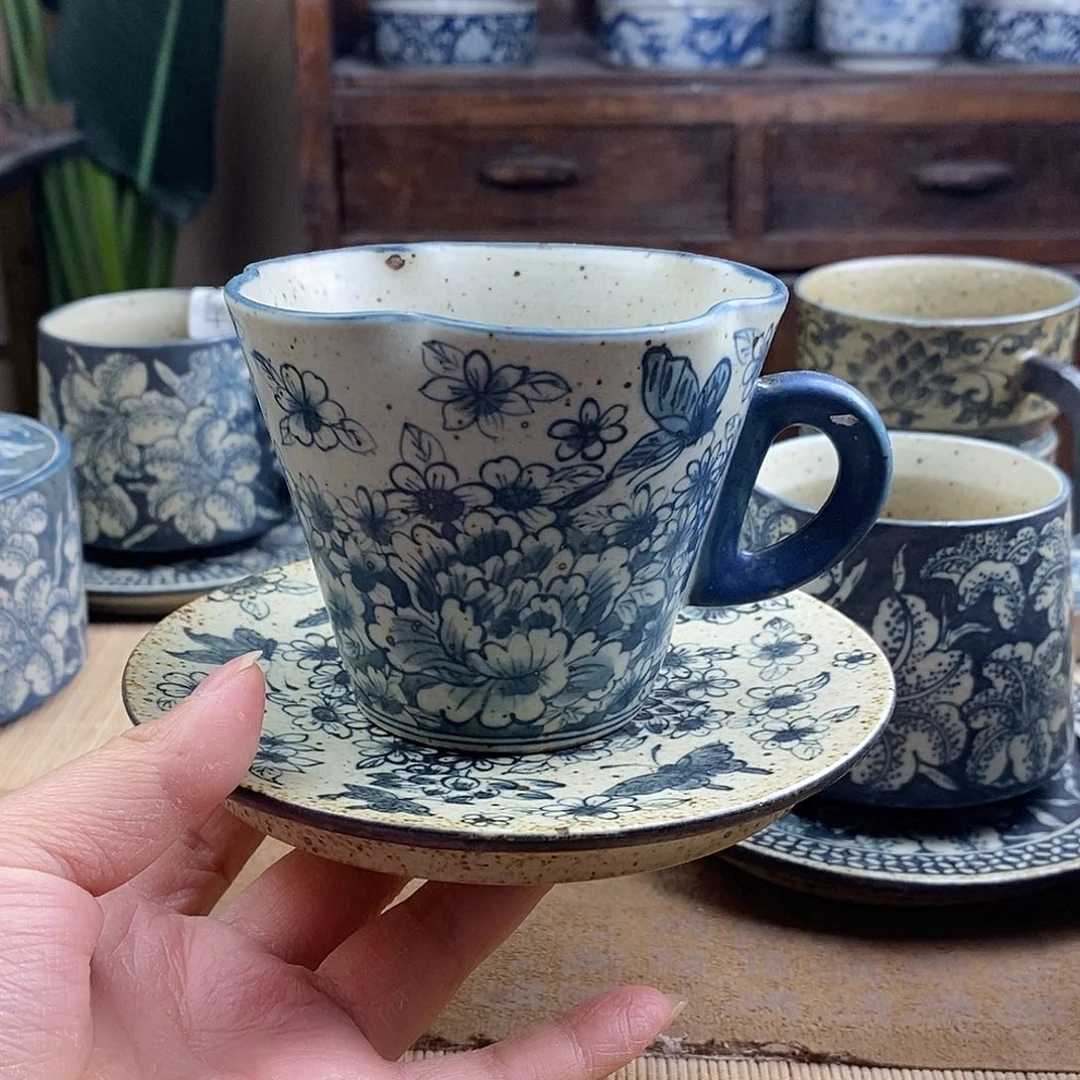 陈*倚手工手绘青花陶瓷