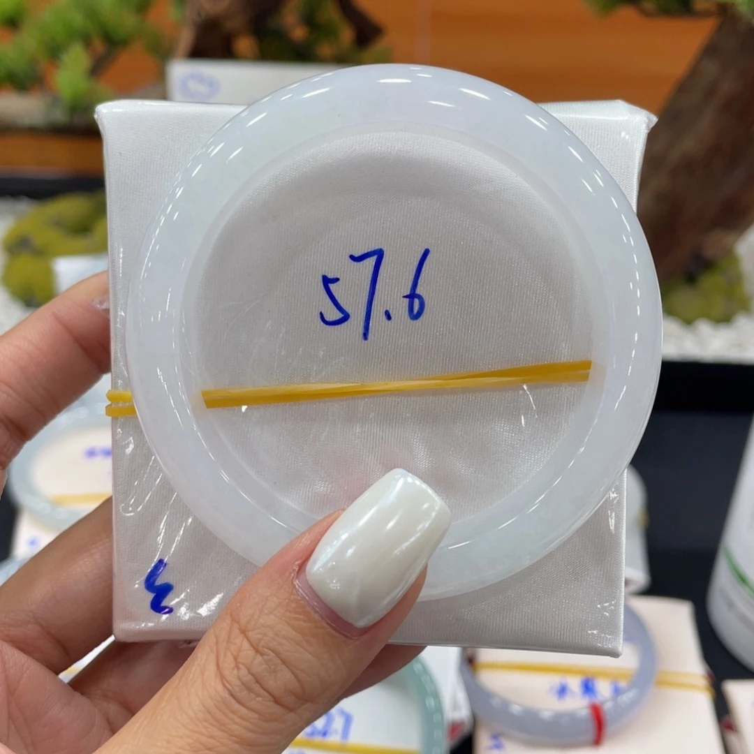 翡翠未镶嵌手镯缅甸翡翠