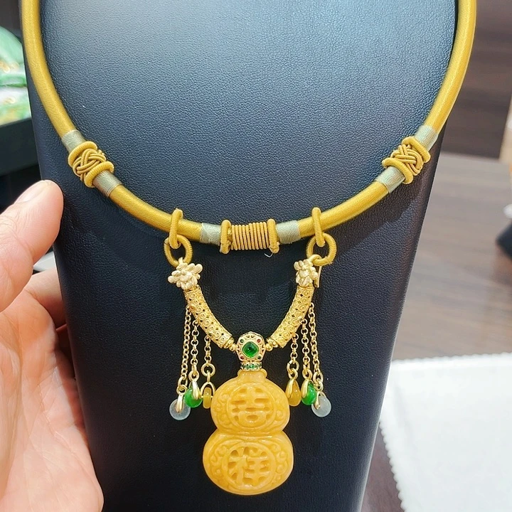 翡翠颈饰未镶嵌吊坠