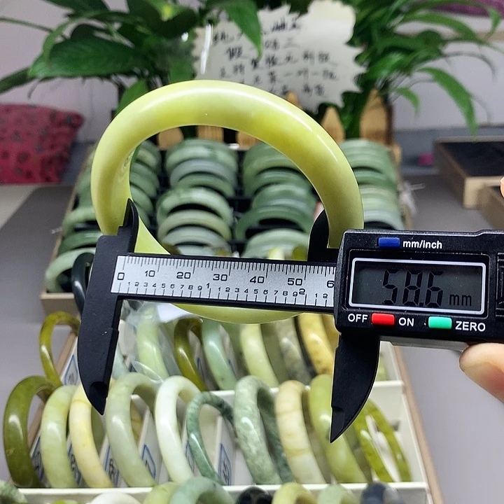 未镶嵌蛇纹石玉手镯69