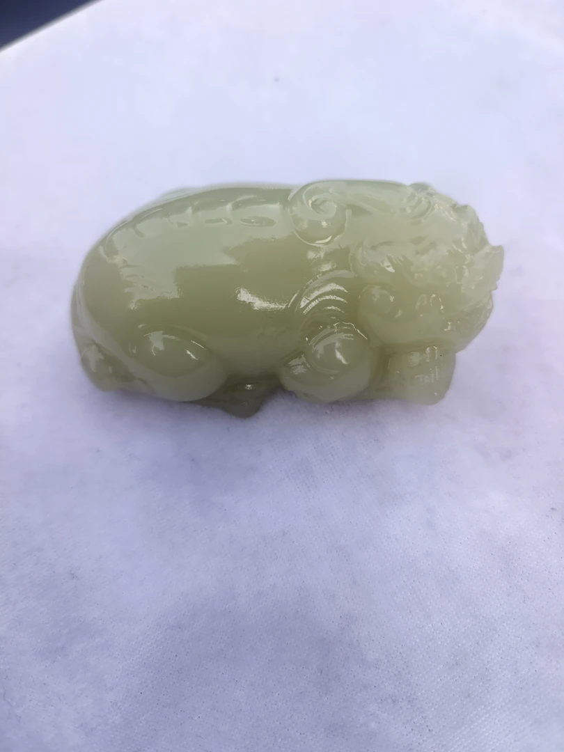 貔貅玉石挂件色泽鲜艳