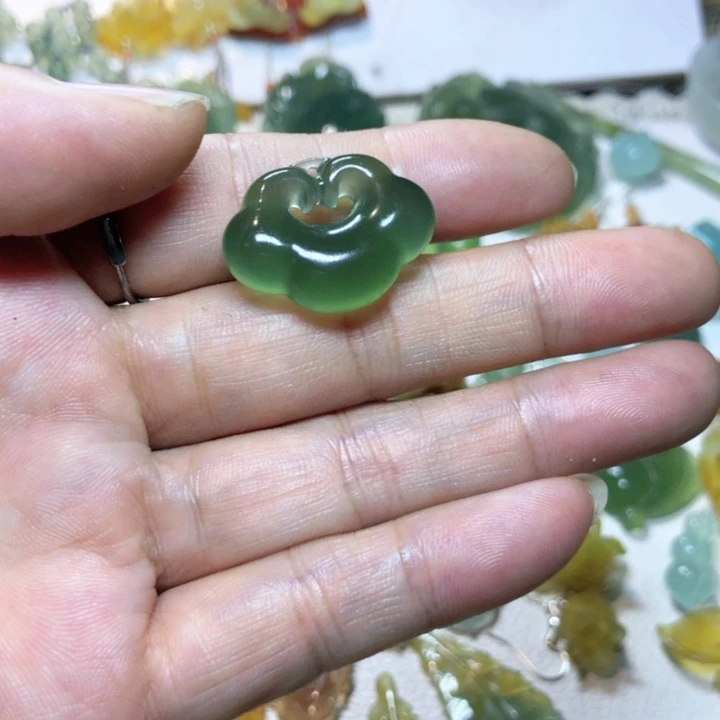 【闪购商品】蛇纹石玉耳环未镶嵌汐*血