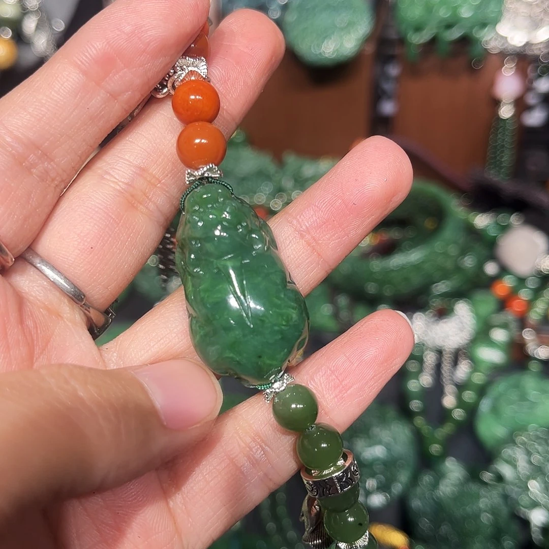 颈饰未镶嵌和田玉（糖玉）