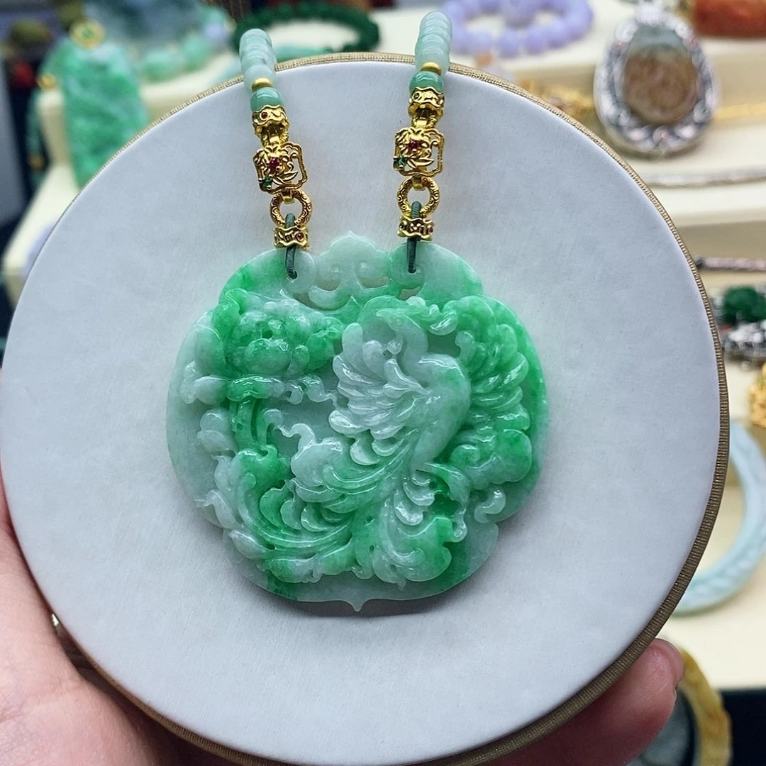 翡翠未镶嵌吊坠(赠链)