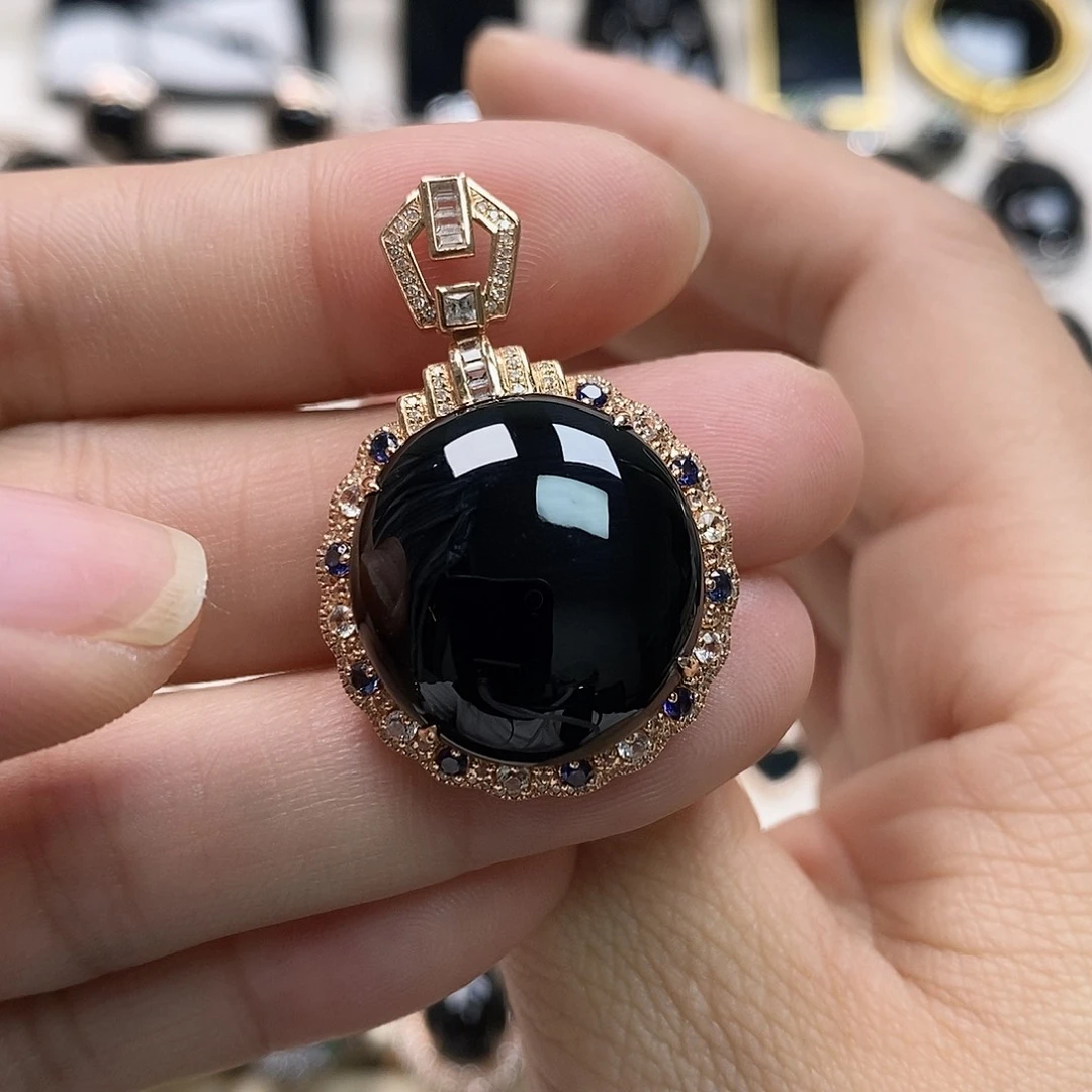 翡翠18K金镶嵌颈饰