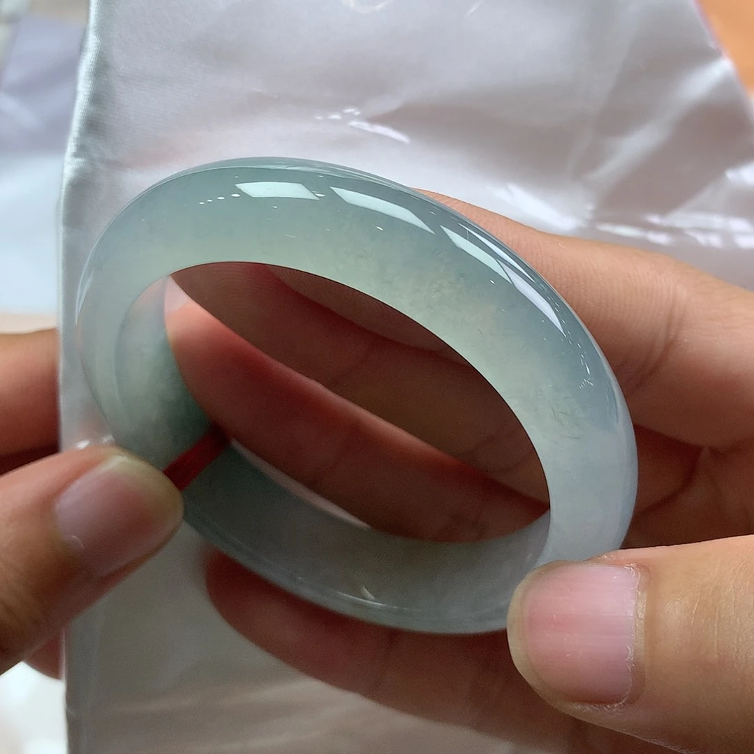 翡翠手镯未镶嵌翡翠