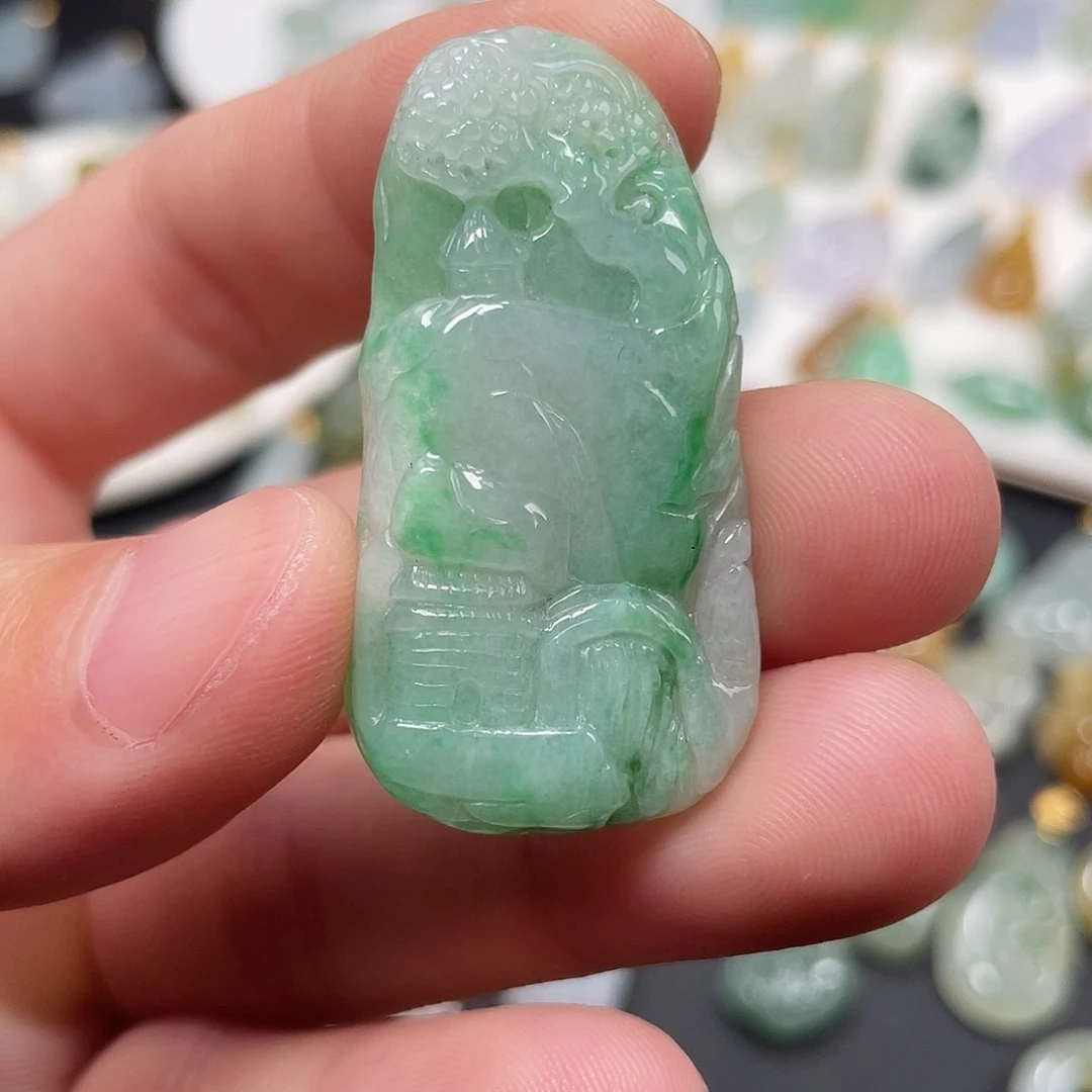 翡翠未镶嵌颈饰山水