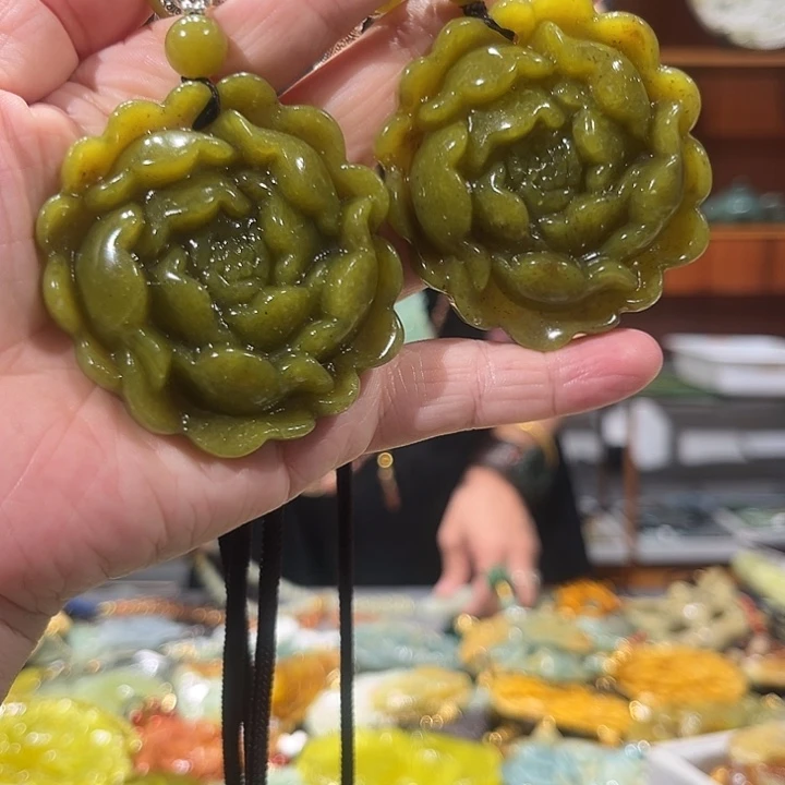 未镶嵌岫玉吊坠(赠链)