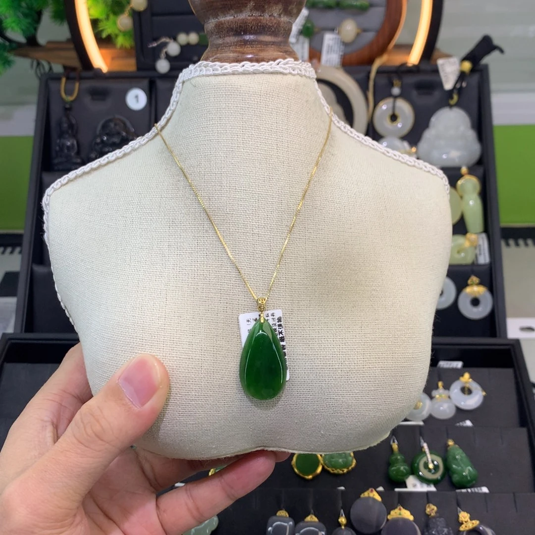 C***o和田玉18K金镶嵌吊坠(赠链)