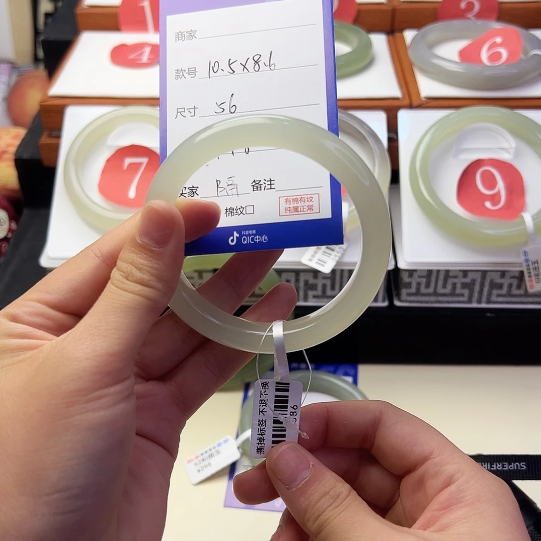 和田玉手镯未镶嵌隔*