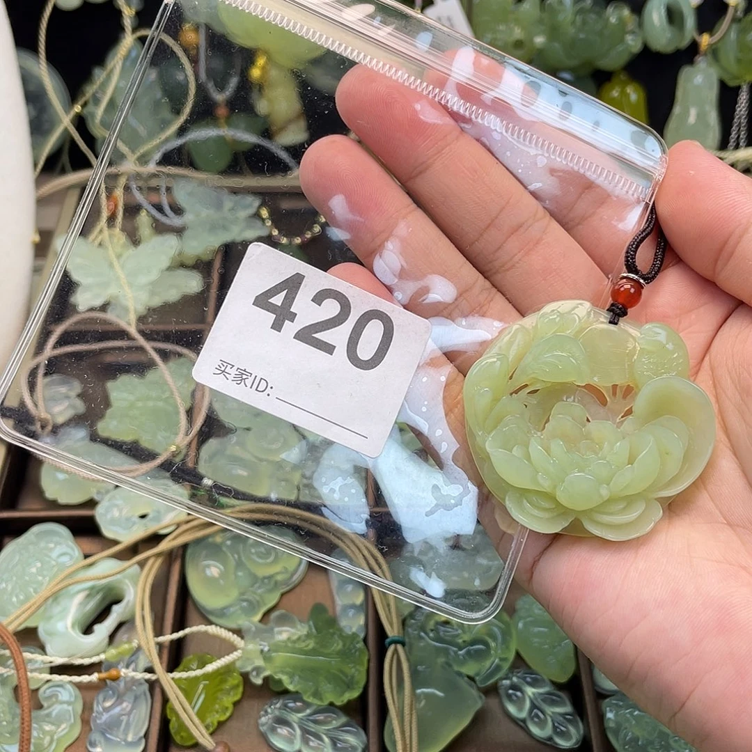奶***️蛇纹石玉未镶嵌颈饰