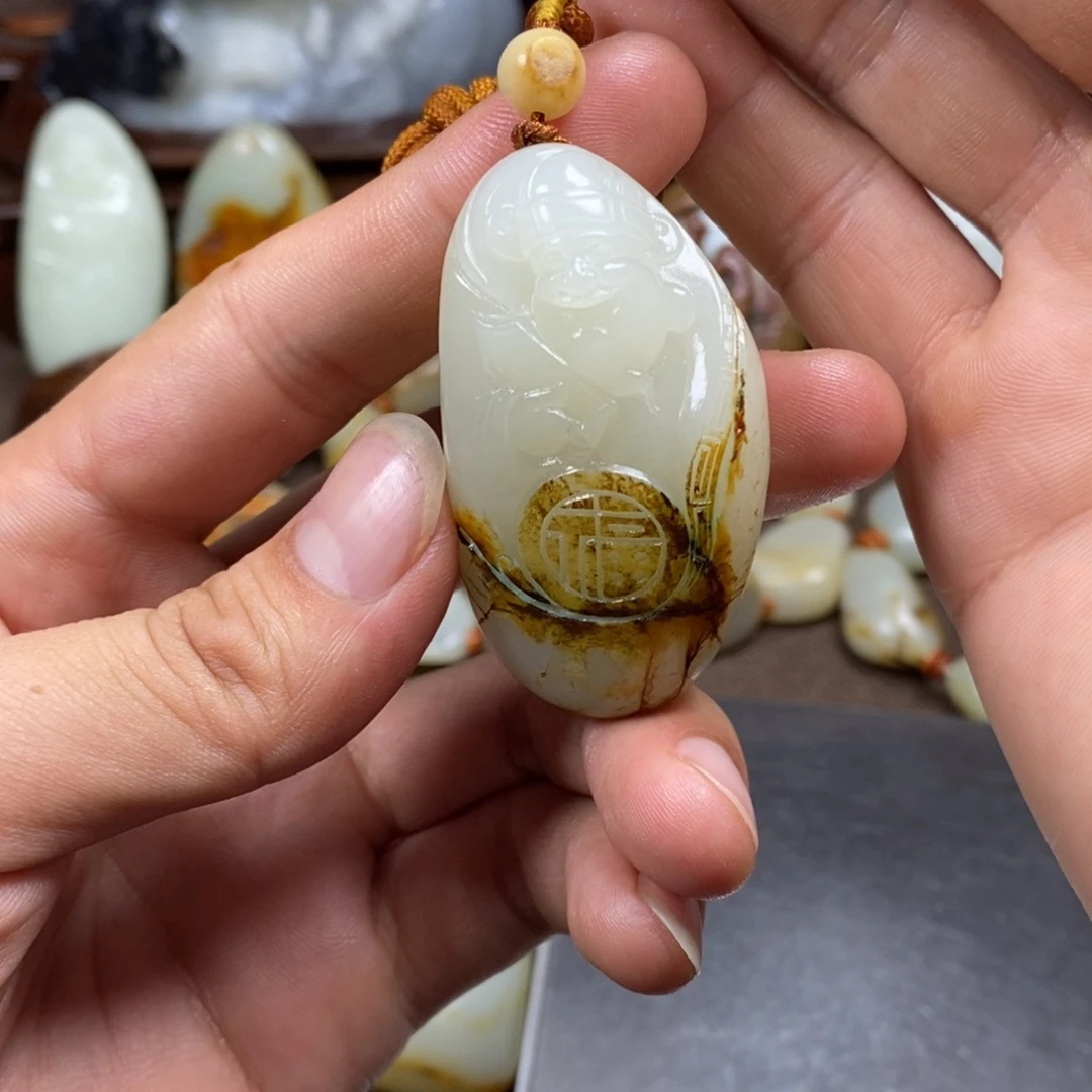 和田玉未镶嵌把件