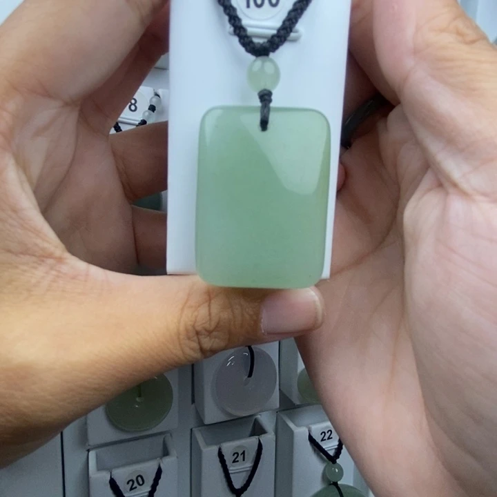 洛***腐石英质玉未镶嵌颈饰