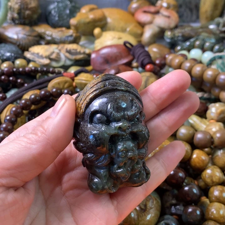 未镶嵌岫岩河磨玉（透闪石质玉）把件