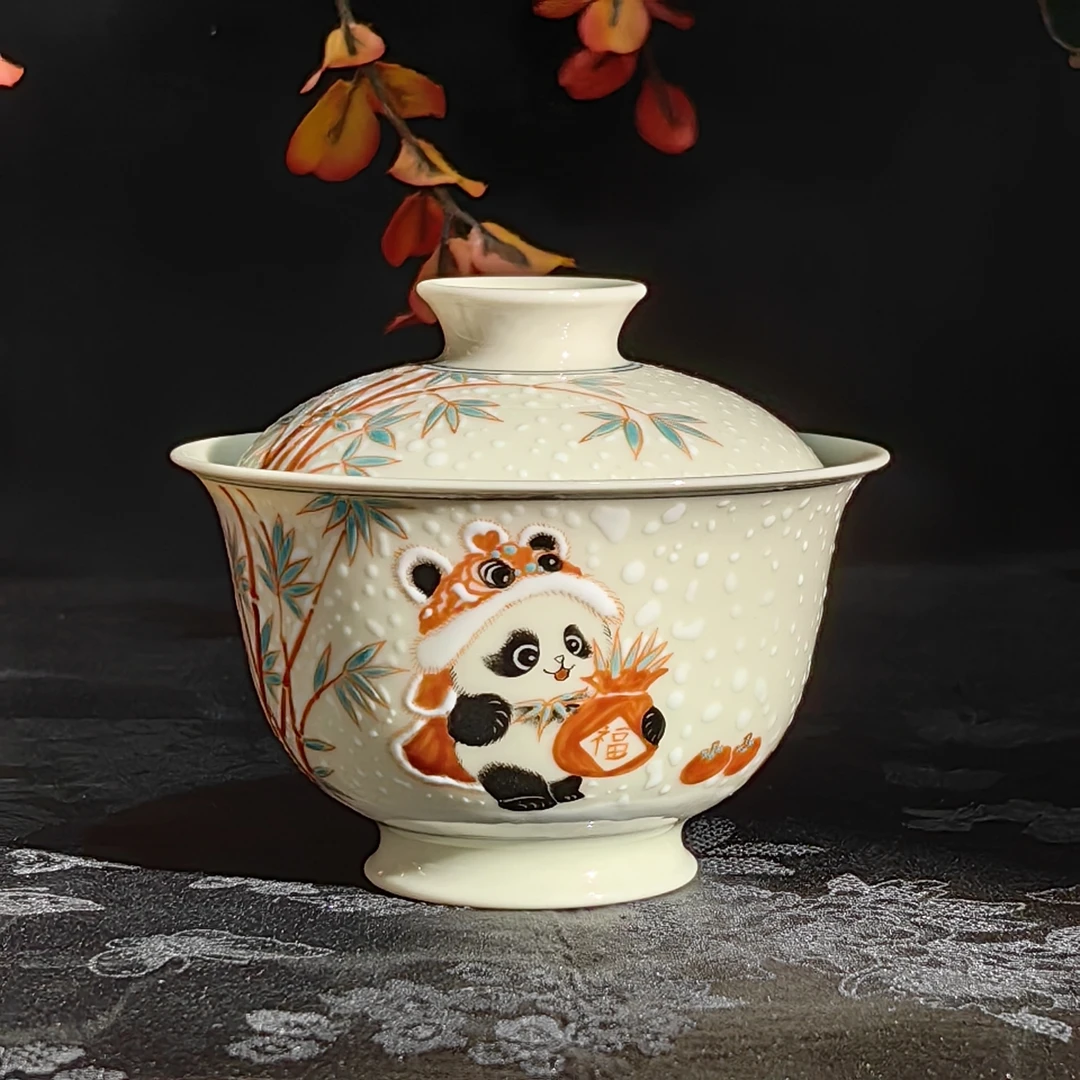 立勤堂 二号釉红绿彩熊猫雪景元宝盖碗新 LQ522