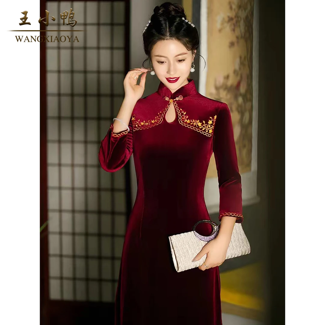 王小鸭高档丝绒旗袍连衣裙女2026早春新款复古优雅改良版连衣裙