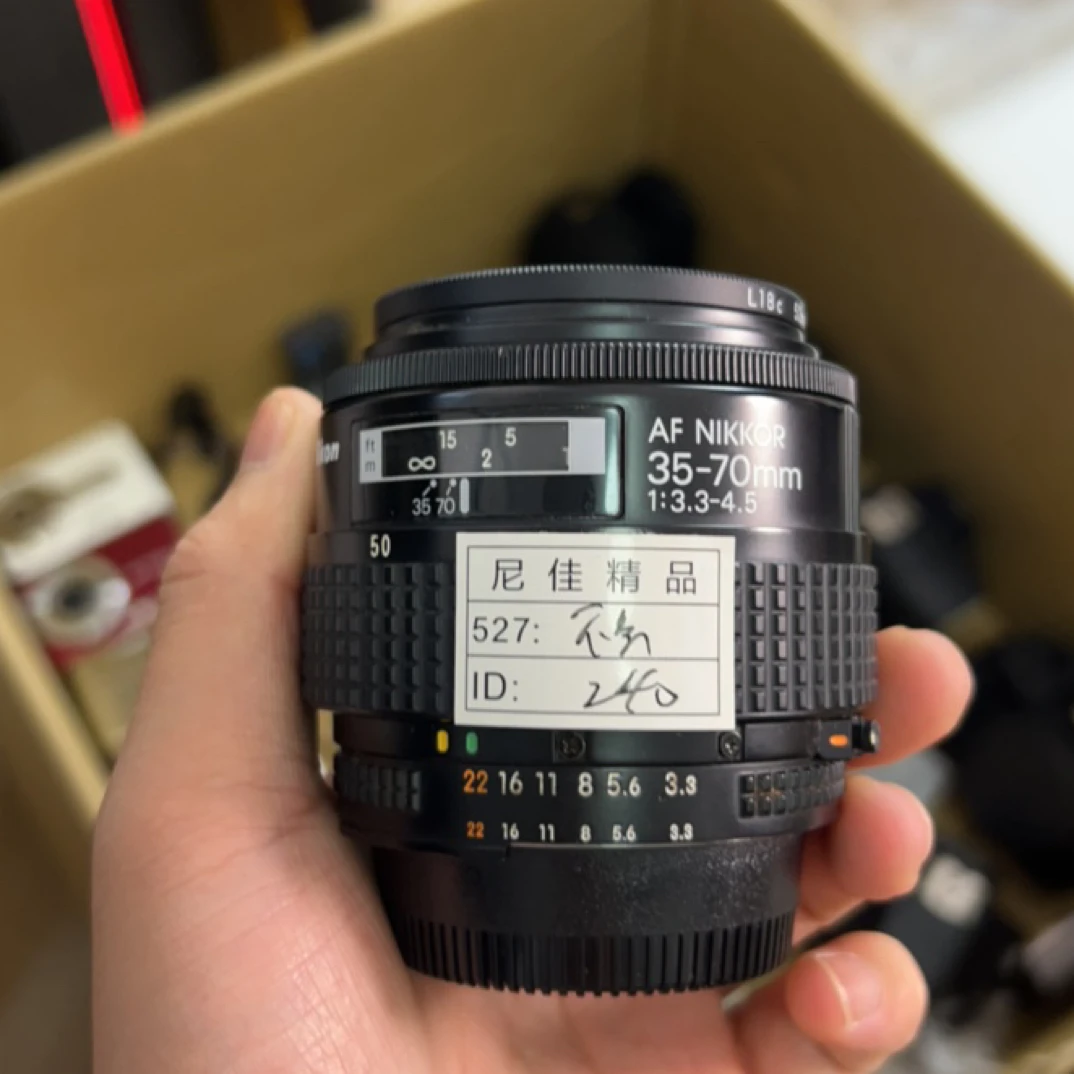 9新 尼康 卡口 二手单反相机/镜头（无配件）