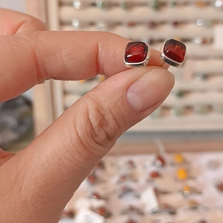 琥珀足银镶嵌戒指