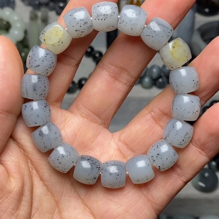 桃***觉和田玉未镶嵌挂件