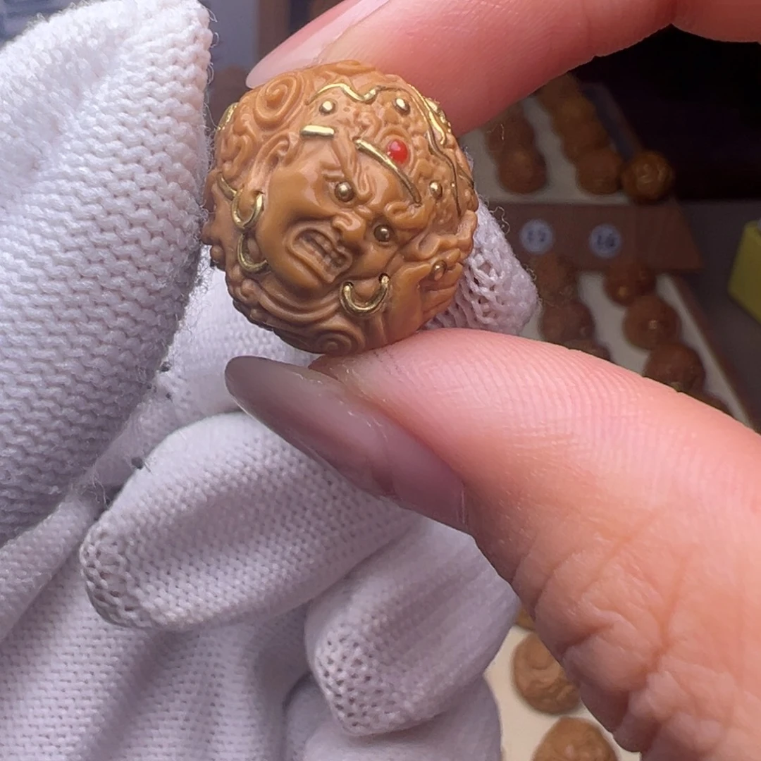 猴头核桃把件镶嵌款四大天王全品有正常封口线