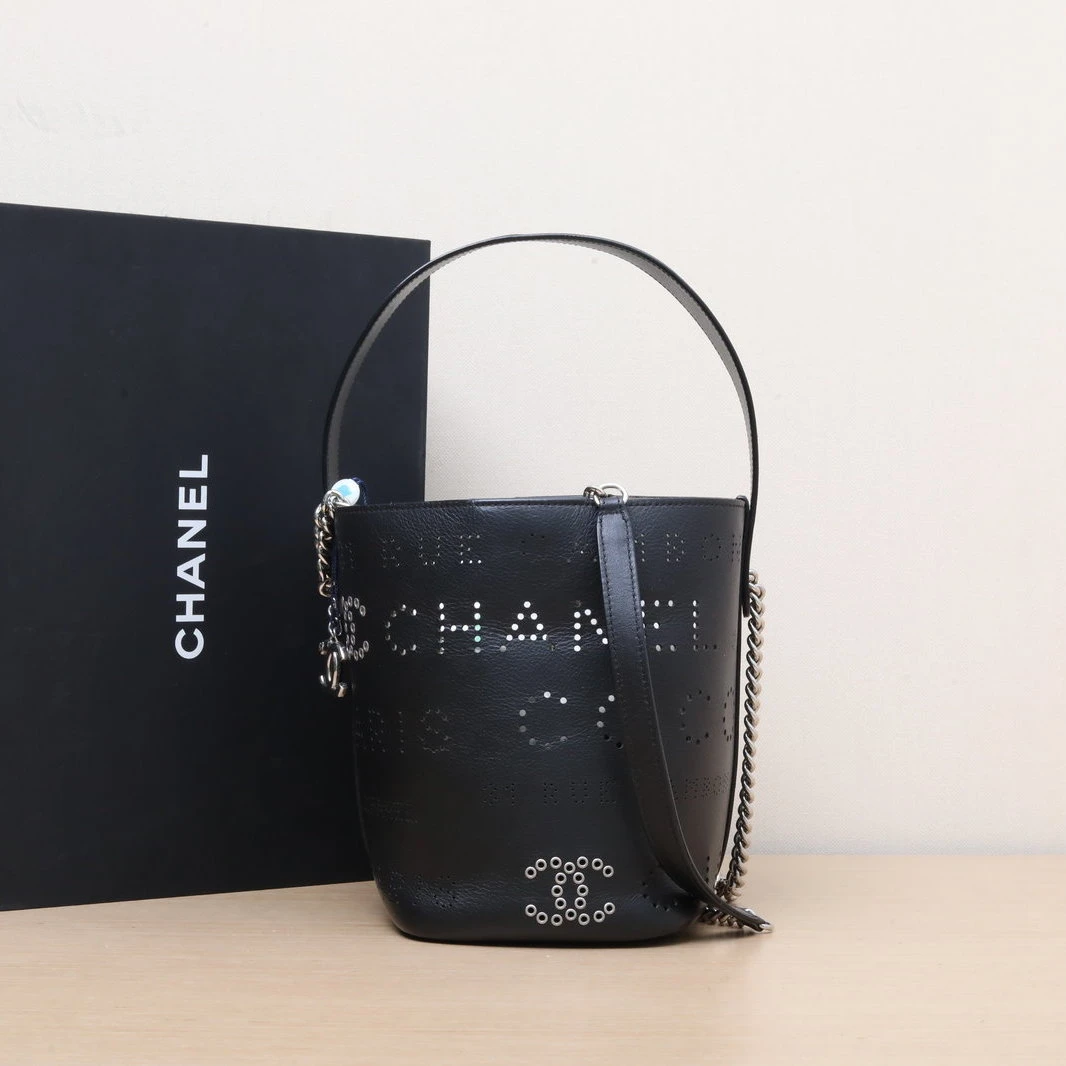 95新 Chanel/香奈儿 【小花黑黑】19P 限量镂空子母水桶包 花呢