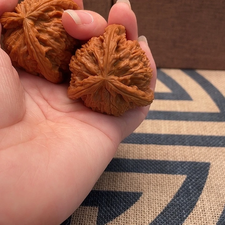 阿***硕文玩核桃吊坠白狮子