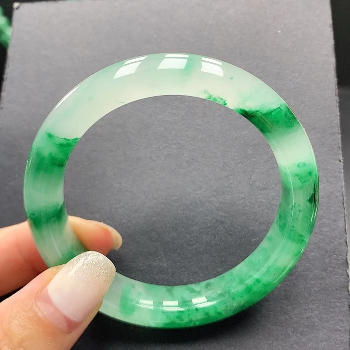 未镶嵌手镯石英质玉