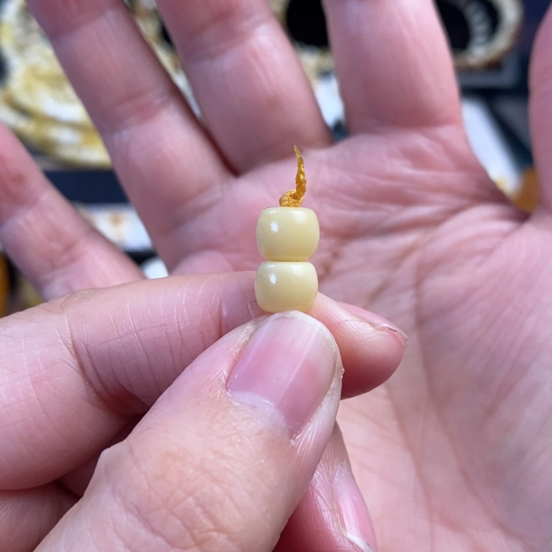 蜜蜡未镶嵌裸石阿尔卑斯奶白老型对珠7.5