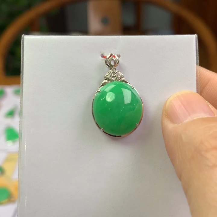 翡翠18K金镶嵌颈饰翡翠吊坠