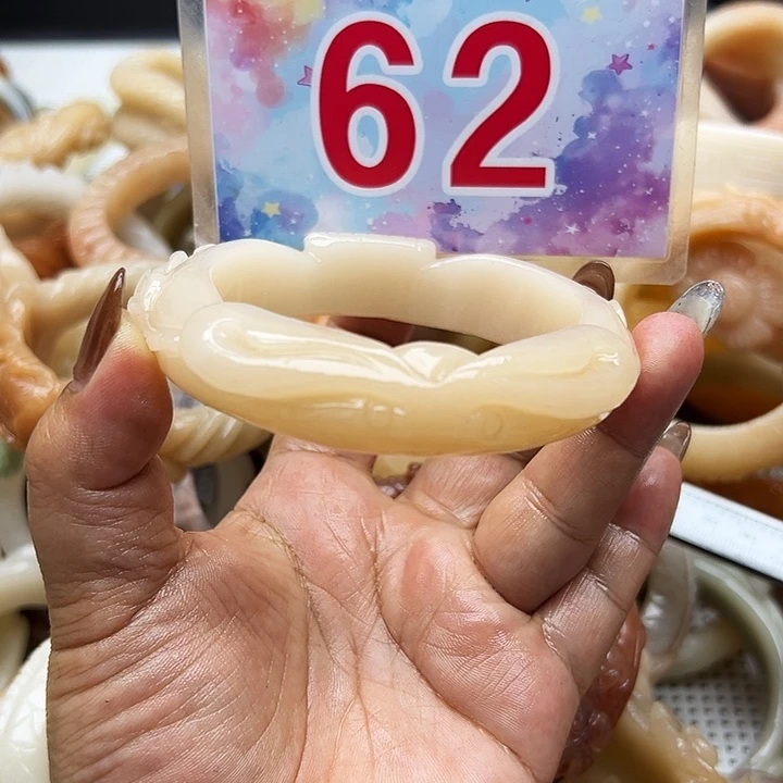 未镶嵌手镯石英岩玉