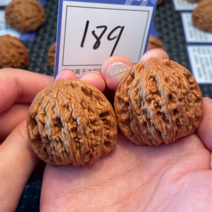 桃核把件39虎头189。。。