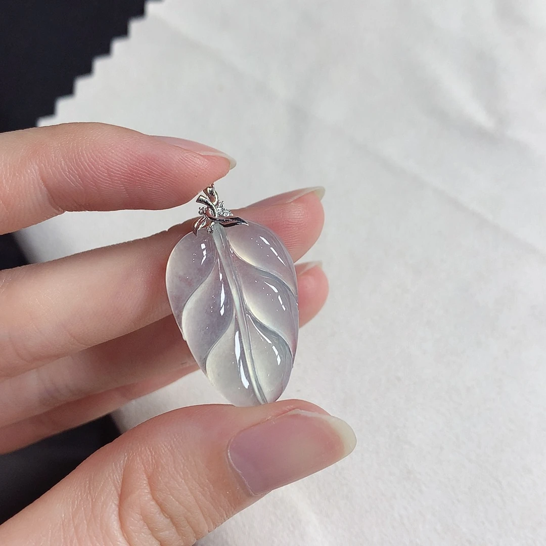 翡翠18K金镶嵌颈饰叶子