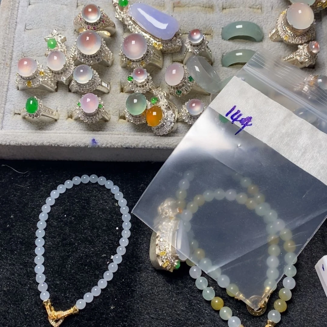 不***猪定制翡翠未镶嵌不退不换