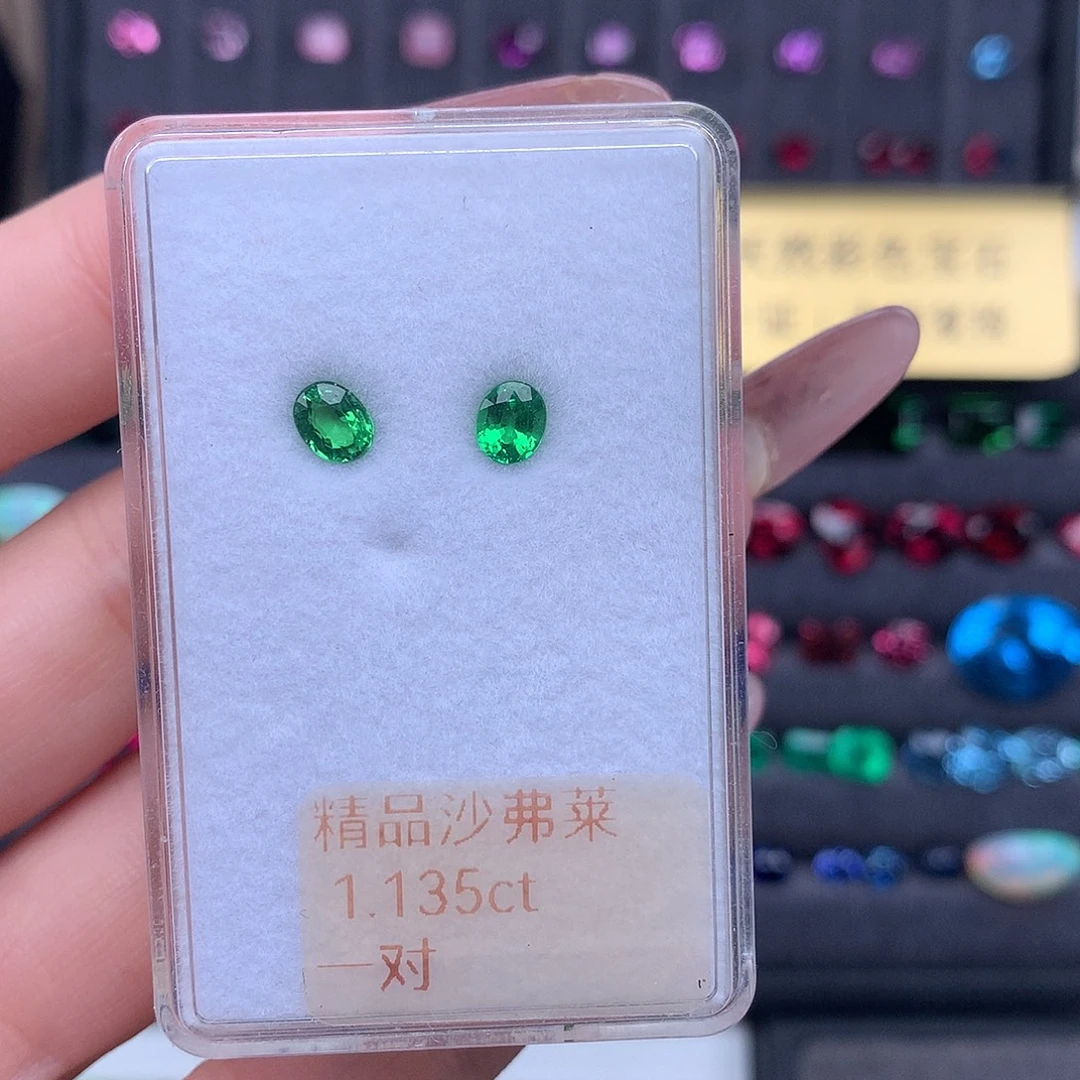 未镶嵌裸石石榴石（沙弗莱）1.135克拉