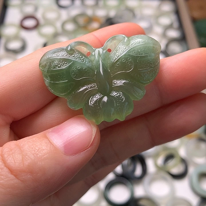未镶嵌蛇纹石玉颈饰