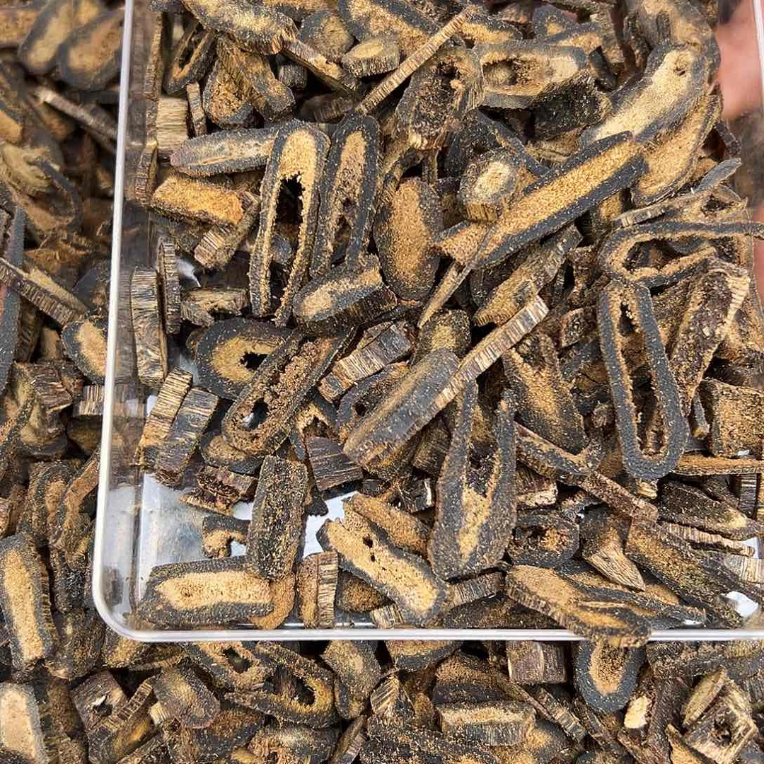 沉香摆件虫漏碎料30克多样性发一份