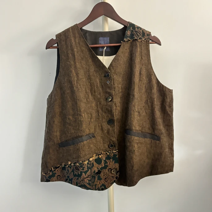 荼 TU B 332065黑咖色重工复古文艺马甲