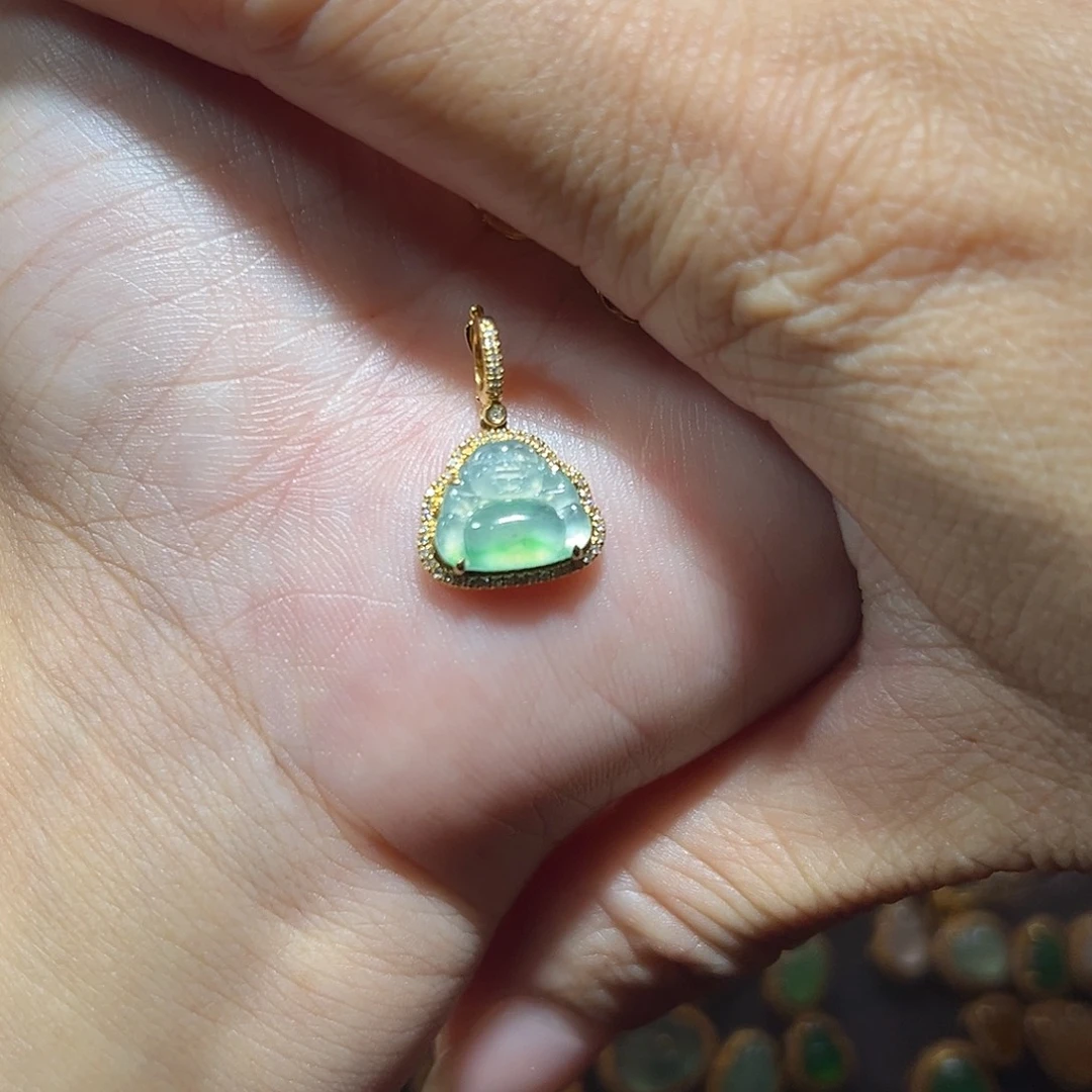 翡翠18K金镶嵌颈饰