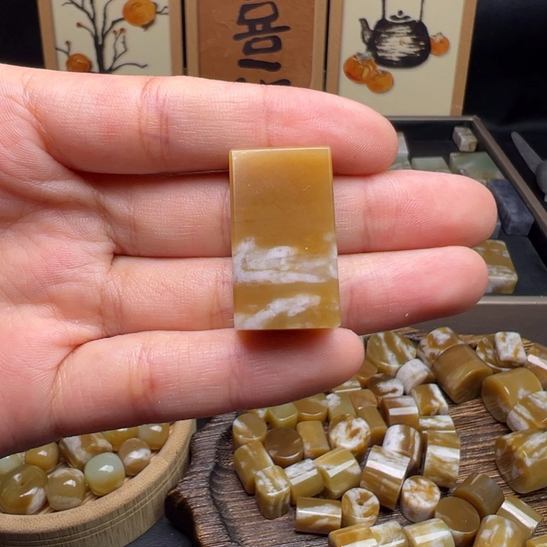 摩****和田玉（糖玉）未镶嵌珠宝奇石